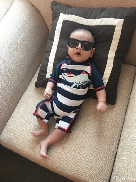 6862dba7gy1fhv0ya27k1j22c0340b2b