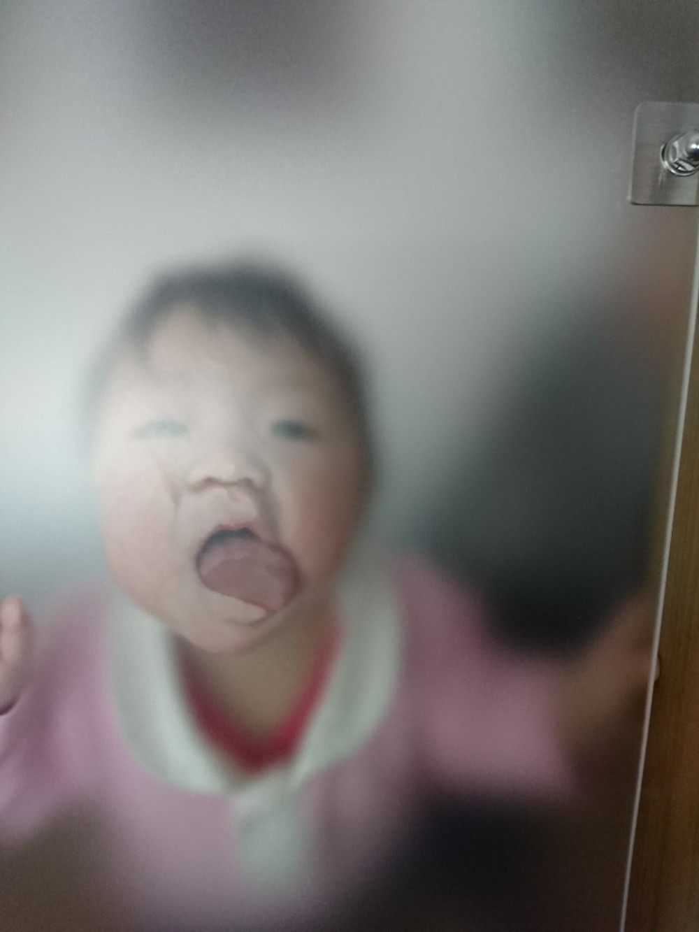 DOcAKheVwAAMm4q.jpg-large