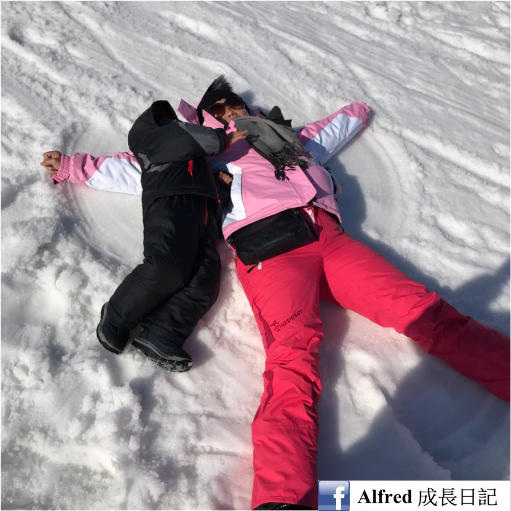 防水性能超好,躺在雪地玩也沒有問題