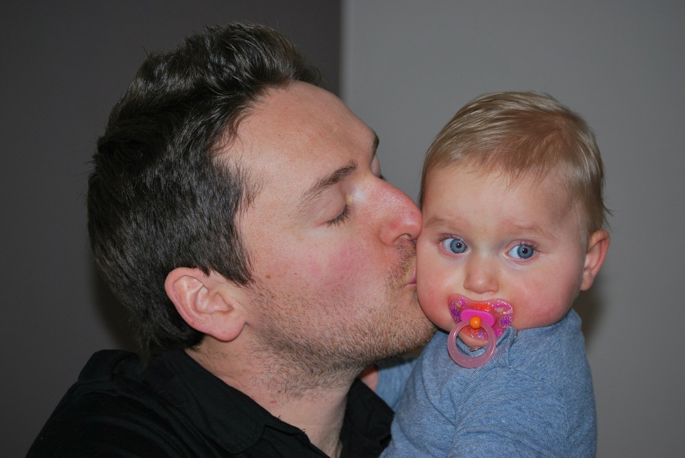 father-with-child-228433_1920