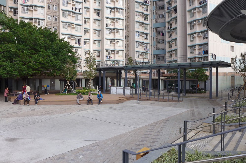 Yau_Tong_Estate_Open_Plaza_201412-2