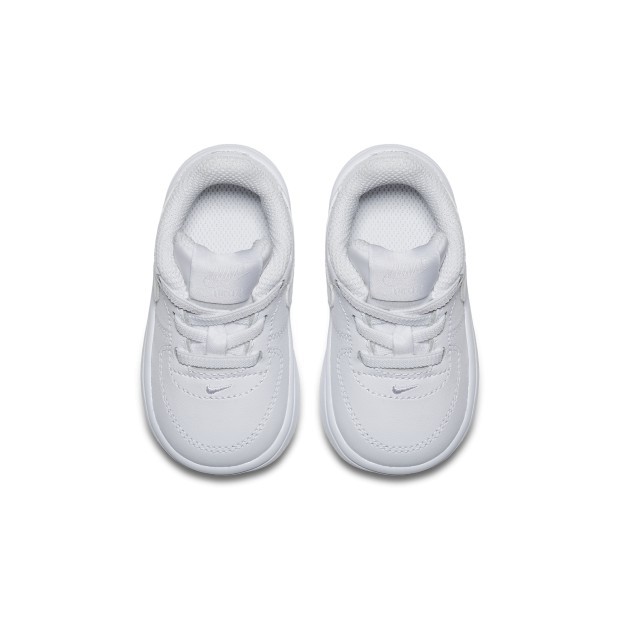 Photo from NIKE.COM;全白色外形簡單,感覺輕巧