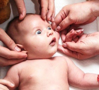 strangers_touch_baby