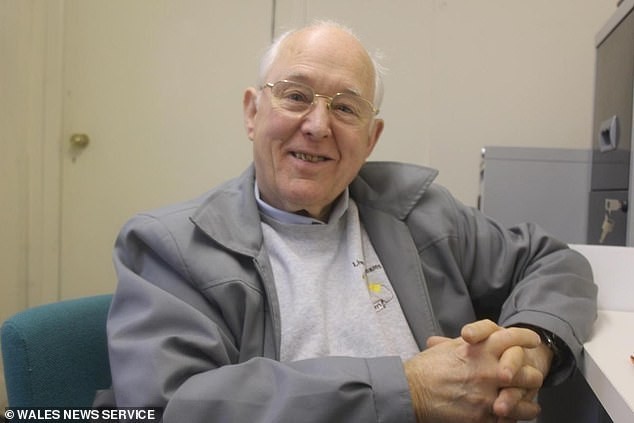 7567148-6507745-image-a-1_1545137006438