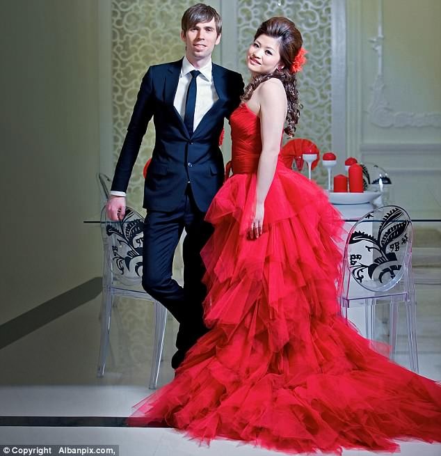 4B67D4F400000578-5642515-Next_Fashion_boss_Michael_Simpson_was_stabbed_to_death_by_his_ve-m-2_1524344084464