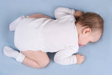 寶寶趴睡時，可以聽到自己的心跳聲，較有安全感