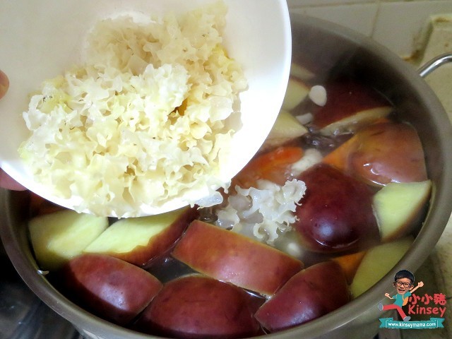 湯水步驟：然後加入雪耳~