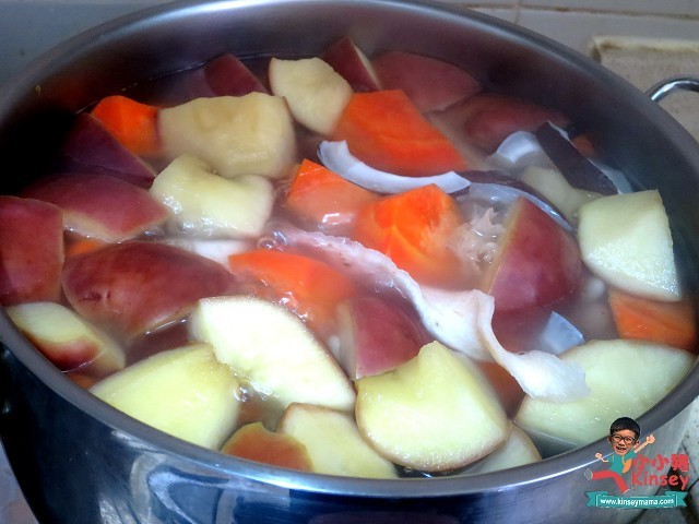 湯水步驟：再轉慢火加蓋煲多1.5小時~