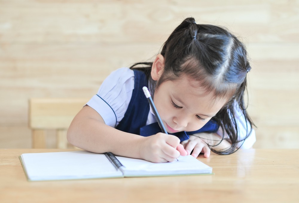 如主力手缺失大拇指,執筆寫字會變得困難