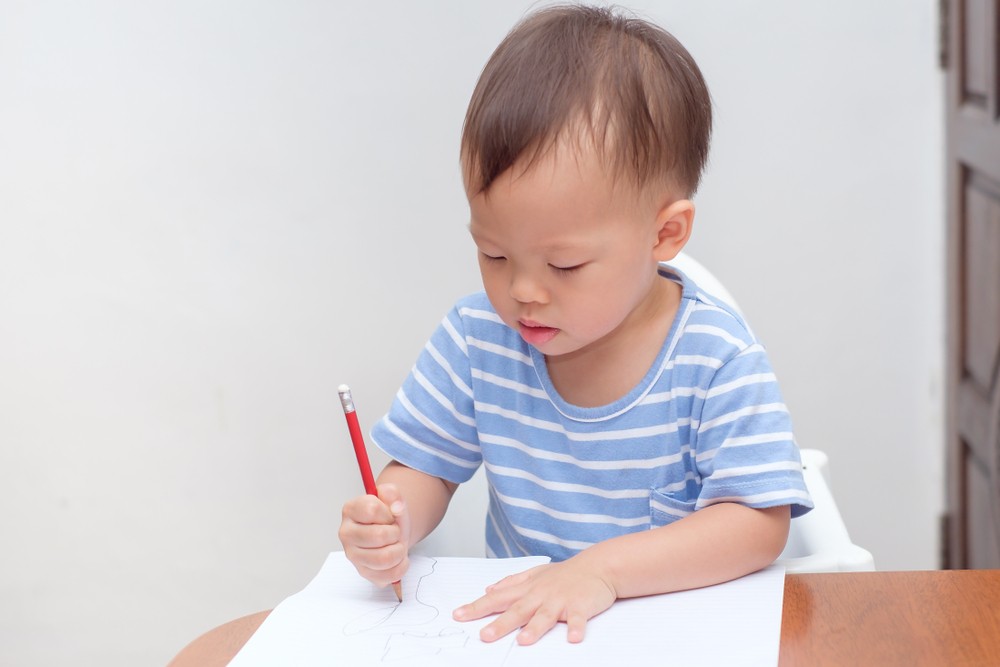 有家長指自己子女畫畫出界,寫字又醜,可能沒有了解孩子成長發展進程