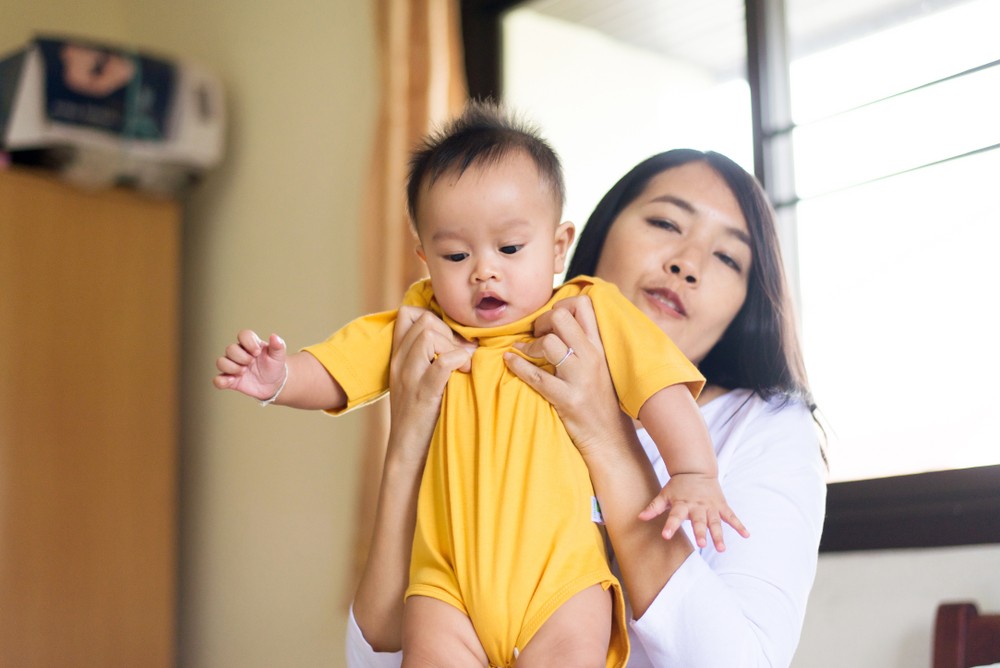 猛長期後寶寶好像重了不少，衣服也不合穿