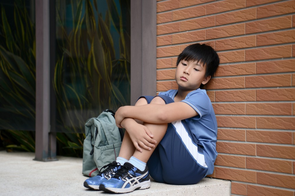 若孩子說出「我不想活了」這樣的話，或有自傷行為，請千萬不要忽略，也不要覺得他只是在說氣話