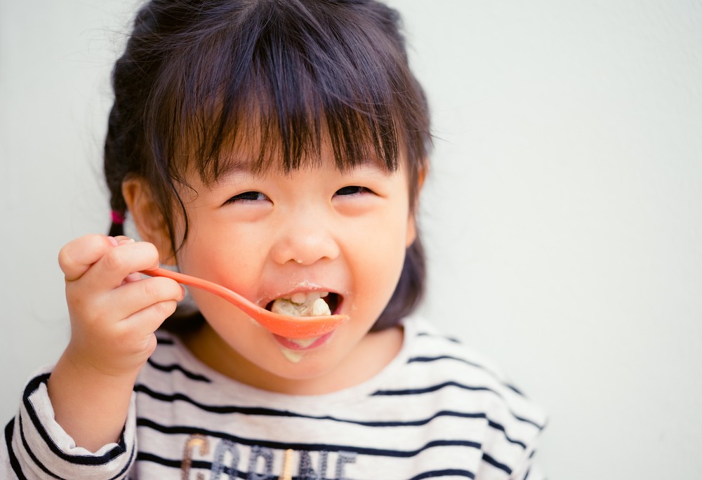 天氣太熱可能令小朋友無胃口,家長不妨用新鮮水果製成雪條,令孩子有食欲