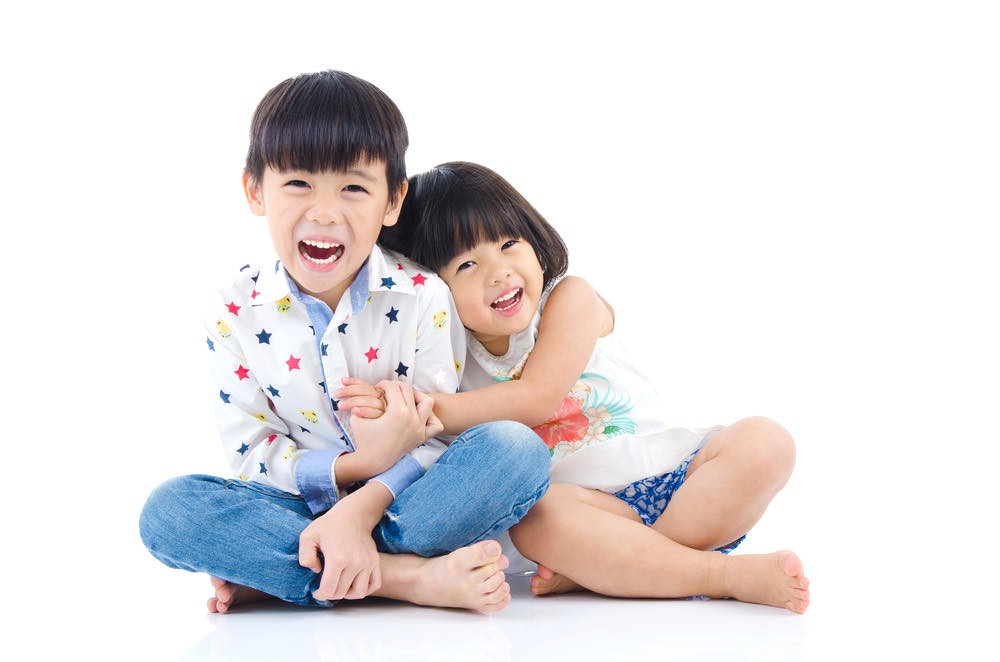 對此，家庭成員可以隨意在圍坐，父母可以邀請孩子讚美坐在他們旁邊的人。