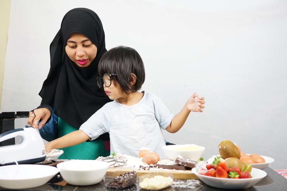 家有外傭,小朋友英文一定好?