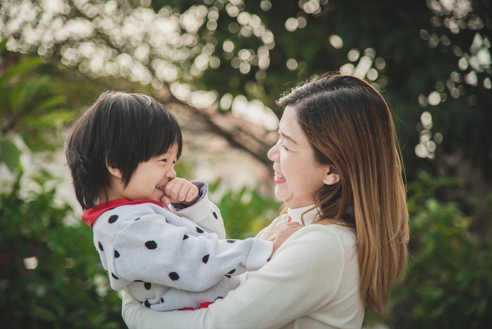 「身體的接觸」，直接透過肢體的接觸，向孩子釋出關懷及愛意