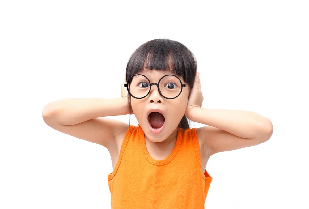 小朋友常扮聽不到。