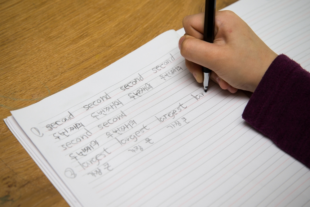 人在深層睡眠時，才能形成長期記憶，記着當天學到的新詞彙識