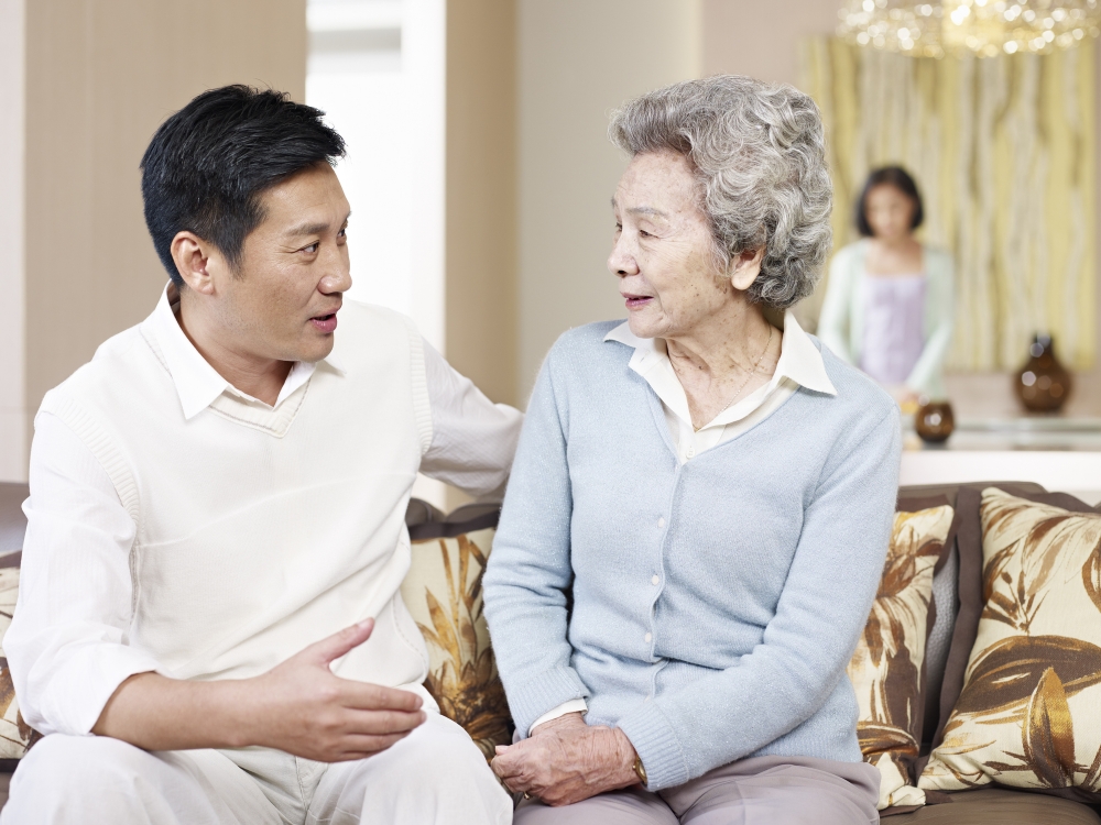 奶奶要脅「斷絕母子關係」,令兒子屈服