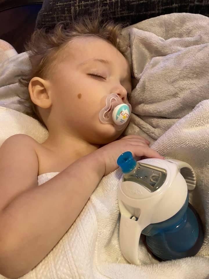 電池灼燒男童的內臟，引發大出血