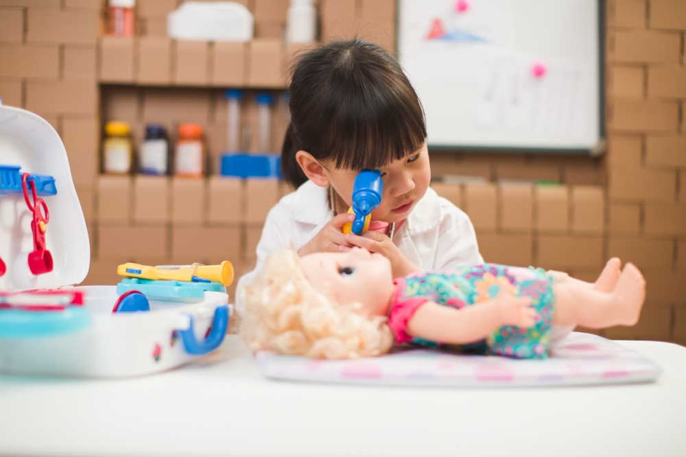 玩過量玩具的幼兒，明顯很容易被其他玩具分散注意力