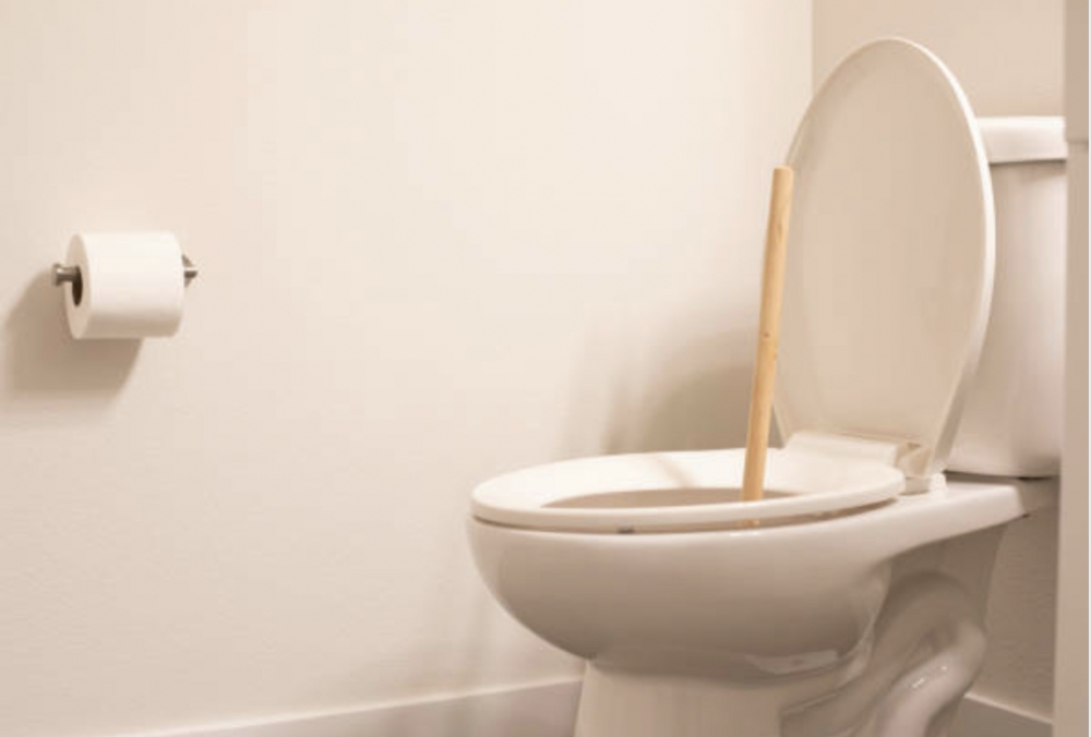 星期六本來是要休閒放假,台媽卻要一早通馬桶,而且家中沒有人幫忙。