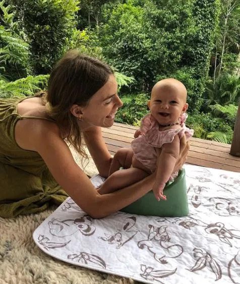 澳洲夫婦Montana Lower和Tom Linwood為女兒「戒片」方法,受網民熱議。