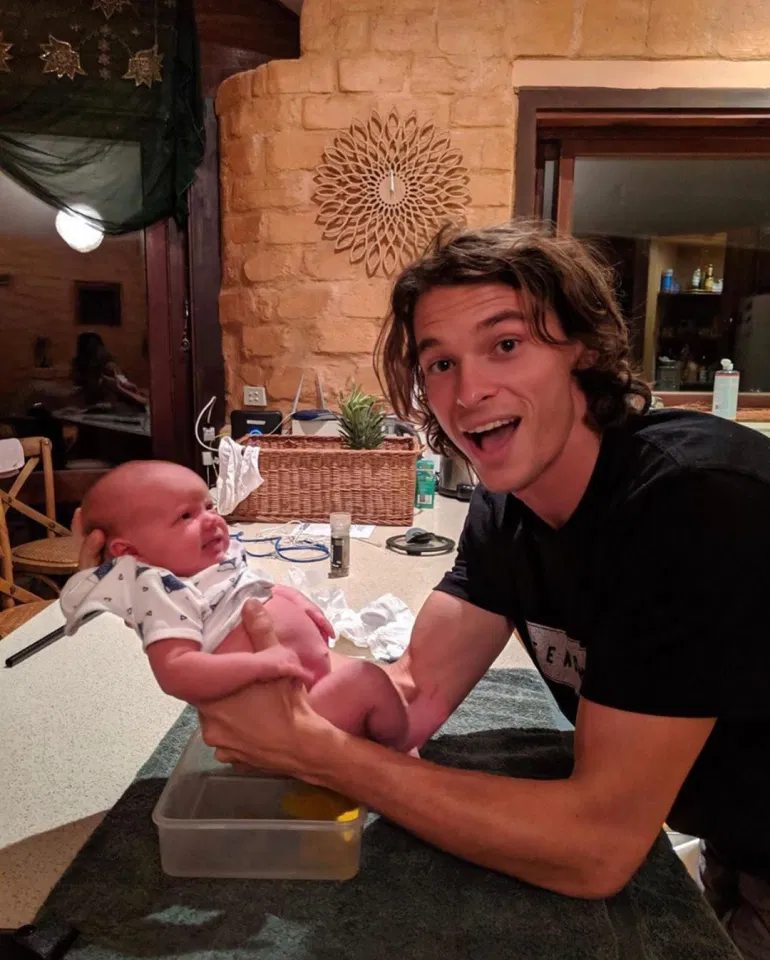 夫妻認為一開始不教寶寶用尿片,自然不用教戒片。