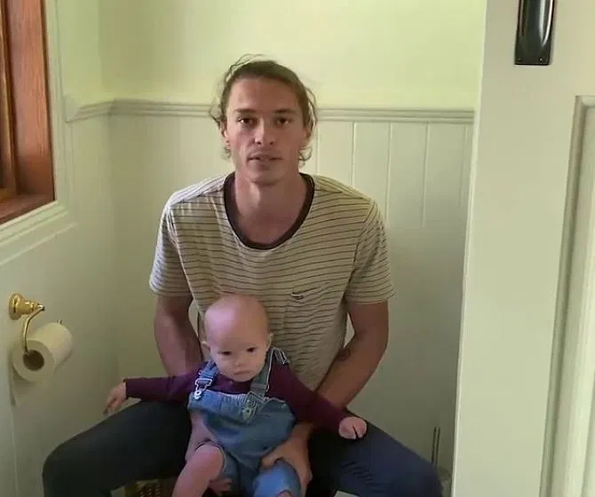 他們認為幫寶寶排泄能增進親子關係。