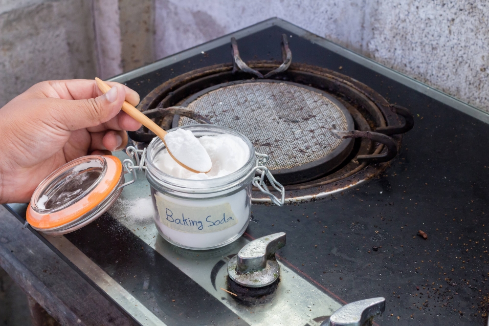 小蘇打能清潔爐灶油污