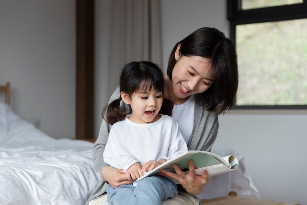父母培伴孩子閱讀,對孩子識字方面大有幫助,從而建立良好語文基礎。