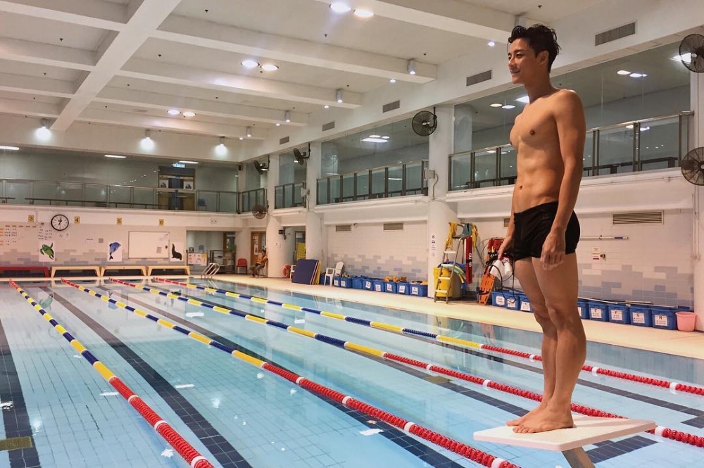 余德丞一副運動員骨格,操得一身肌肉