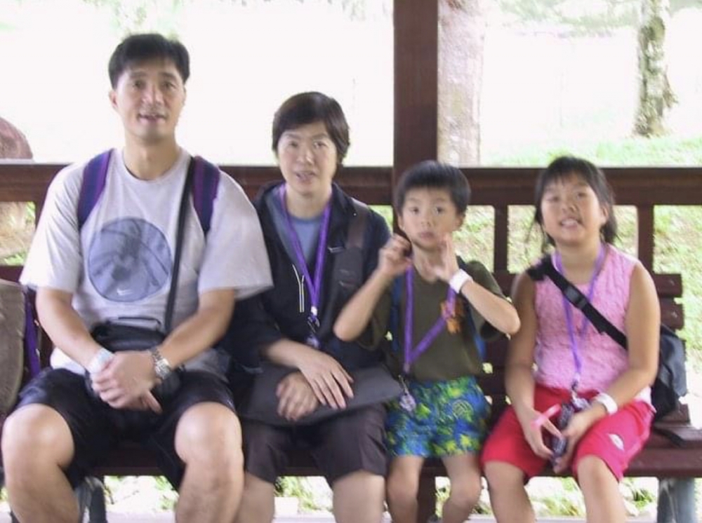 為了專注追逐劍擊夢,張家朗在中四時決定退學做全職運動員,並獲得父母的支持.\.