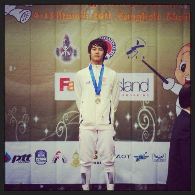 王嘉爾在2011年的亞洲青少年劍擊錦標賽取得金牌