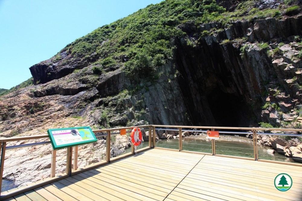 萬宜水庫東壩海蝕洞