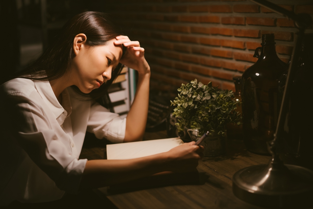 女兒日漸學壞,媽媽無奈下偷看女兒日記