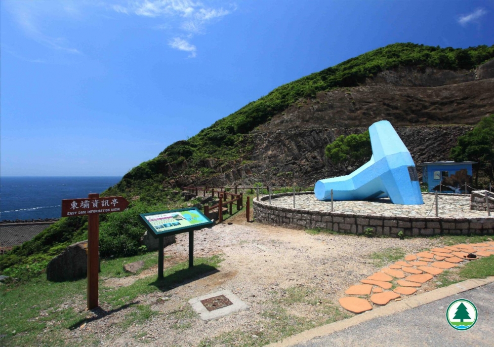 萬宜水庫紀念碑是香港唯一一個水塘設有紀念碑