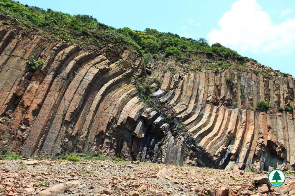 萬宜水庫東壩S形六角岩柱