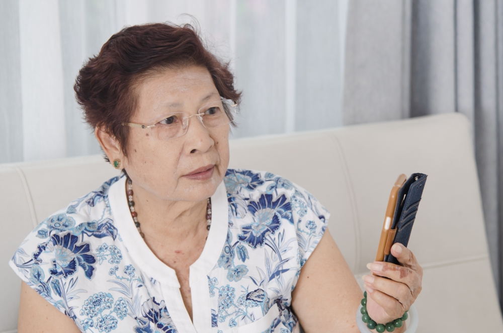 政府推行電子化，不過就考起部份不擅長上網的家長