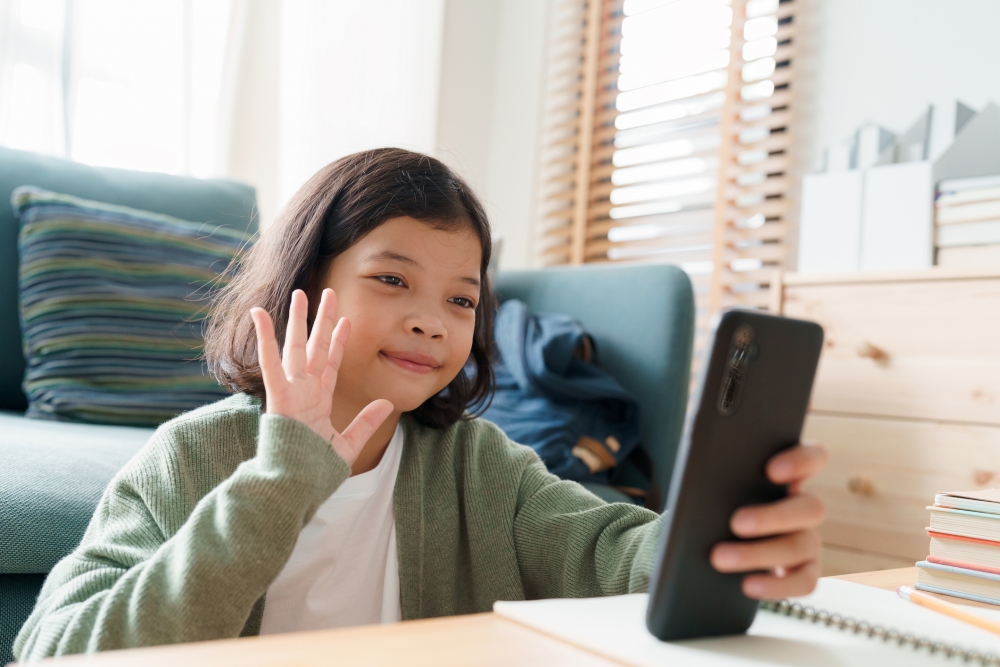 外國不少青少年沉迷抖音世界