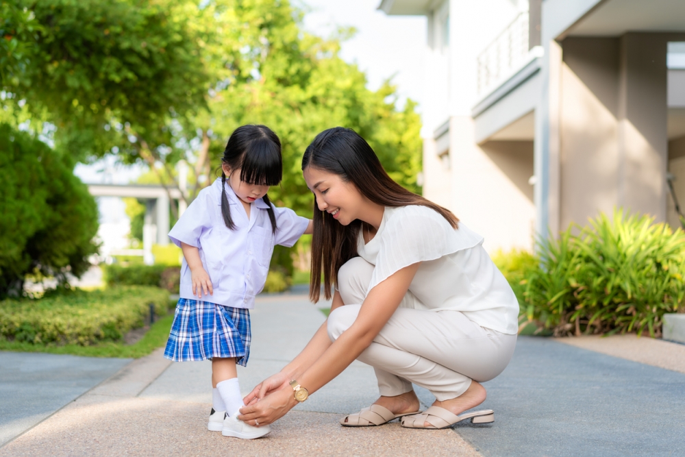 有些小朋友在開學第二個星期，當新鮮感減退後才出現焦慮的情況，家長要留意