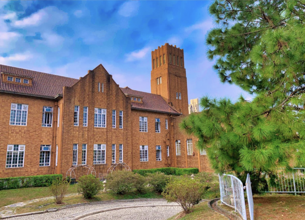 假設家長心儀瑪利諾修院學校(小學部),又居住在同一校網,便有機會在統一派位時抽中,萬一機會落空仍可以去叩門