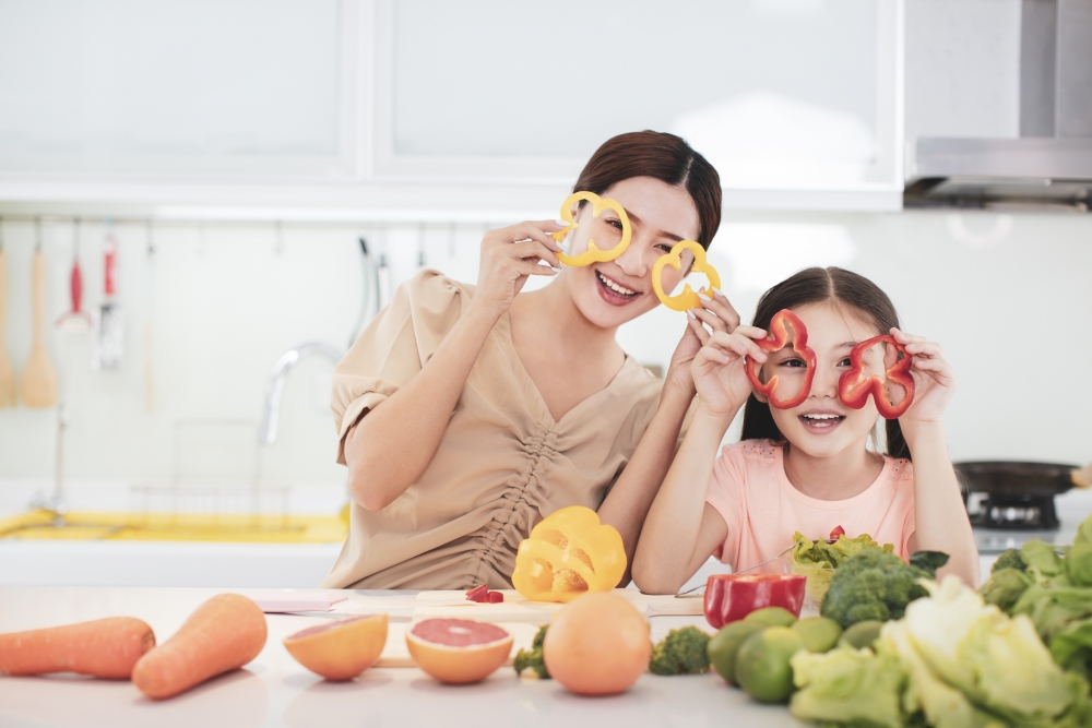 邀請孩子準備食物改善吃飯慢