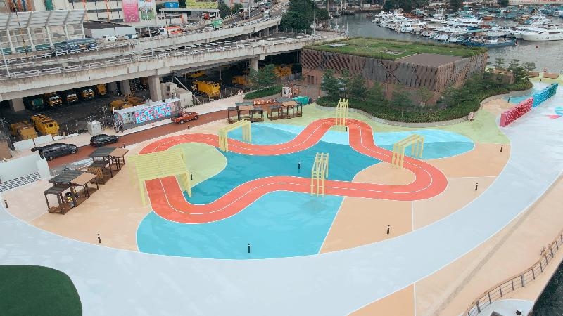 為讓孩童能盡情玩樂，場地內設有兒童平衡車試驗空間。