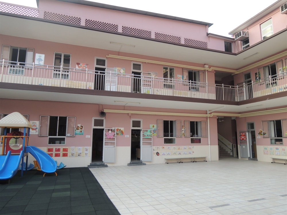 聖母幼稚園為半日制和全日制男女校,分設幼兒班、低班及高班