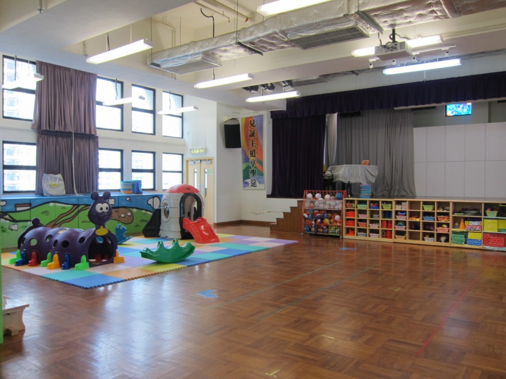 聖公會荊冕堂士德幼稚園以幼兒為本,課程編排以不同的教學方式去激發學生的學習動機及興趣