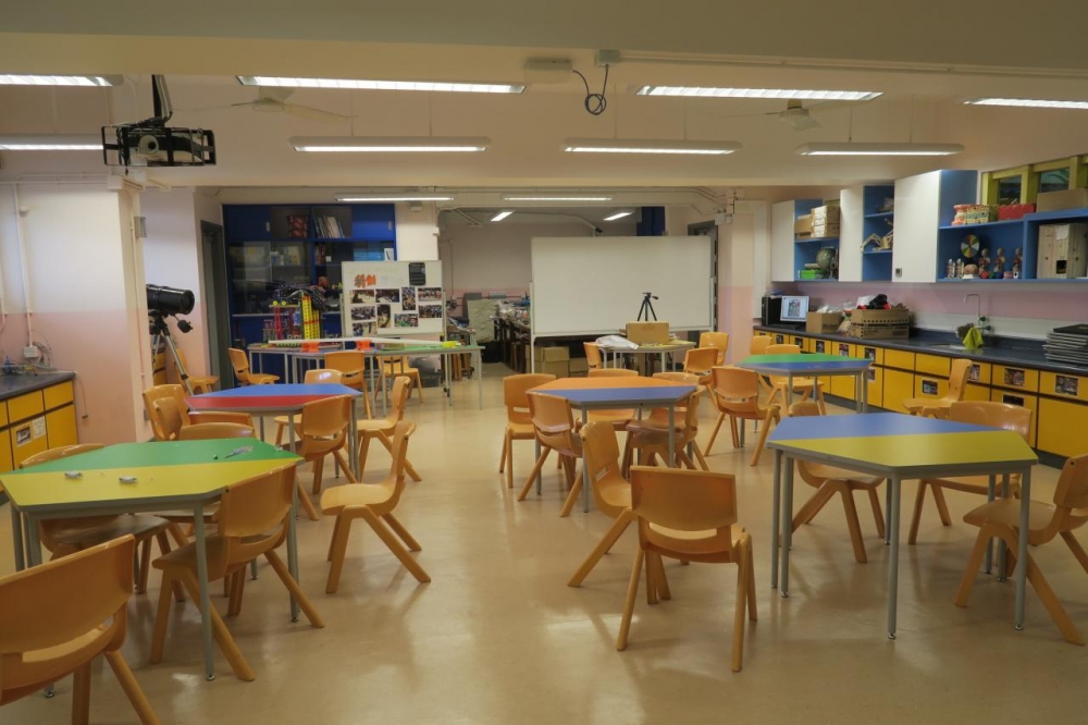 秩序灣官立小學屬於16校網，佔地達6千平方米，校園寬敞