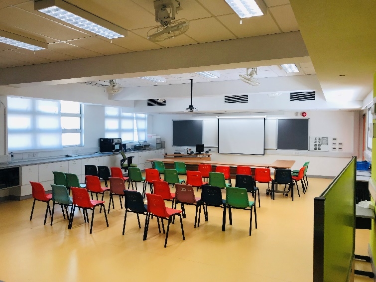 保良局陳麗玲(百周年)學校位於九龍城區，提供輕中度智障兒童特殊教育服務。