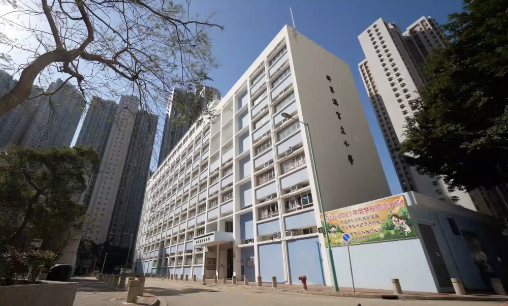 位於西貢的將軍澳官立小學，一年級全學年不設測考