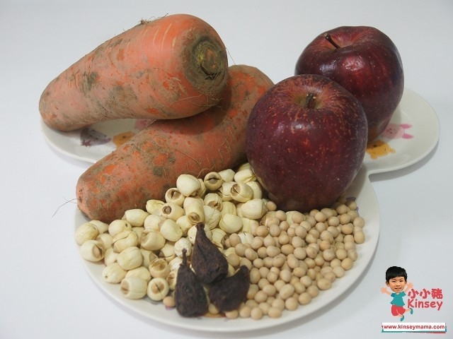 健脾潤肺秋冬湯水之蘋果紅蘿蔔蓮子黃豆素湯所需食材。
